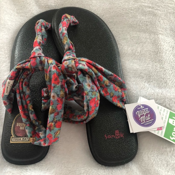 SANUK softest yoga-mat sandals in delicate floral multi-colors, NWT, Sz 9 - Picture 4 of 7